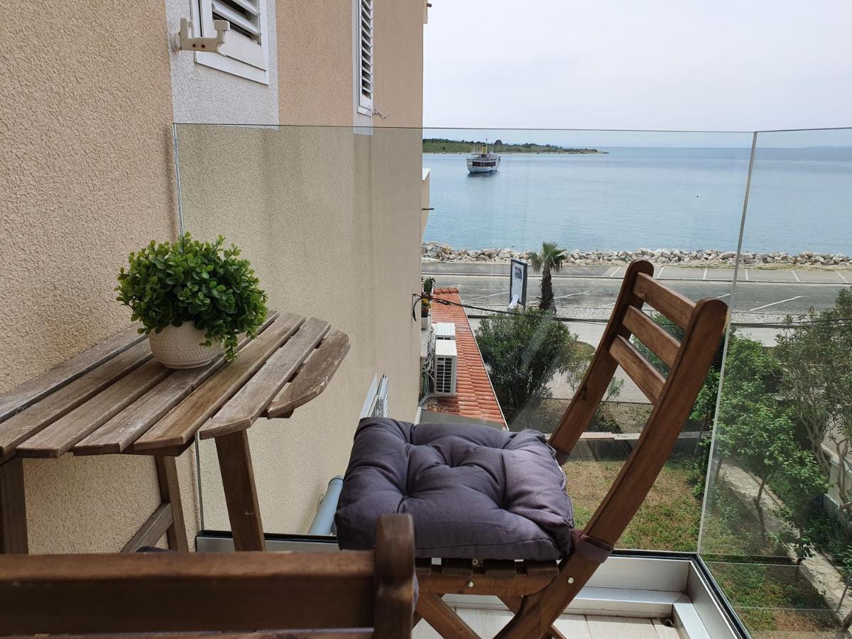 Apartment Danijela Novalja Exterior photo
